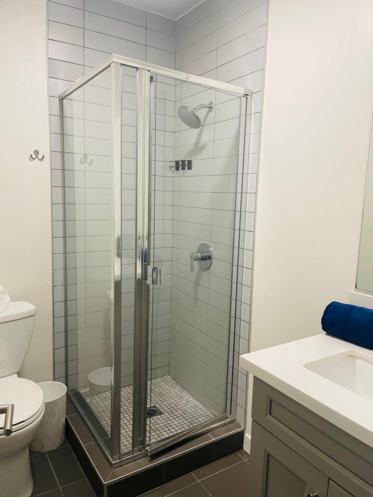 1 Bedroom 1 Bathroom Near Crypto Center Los Angeles