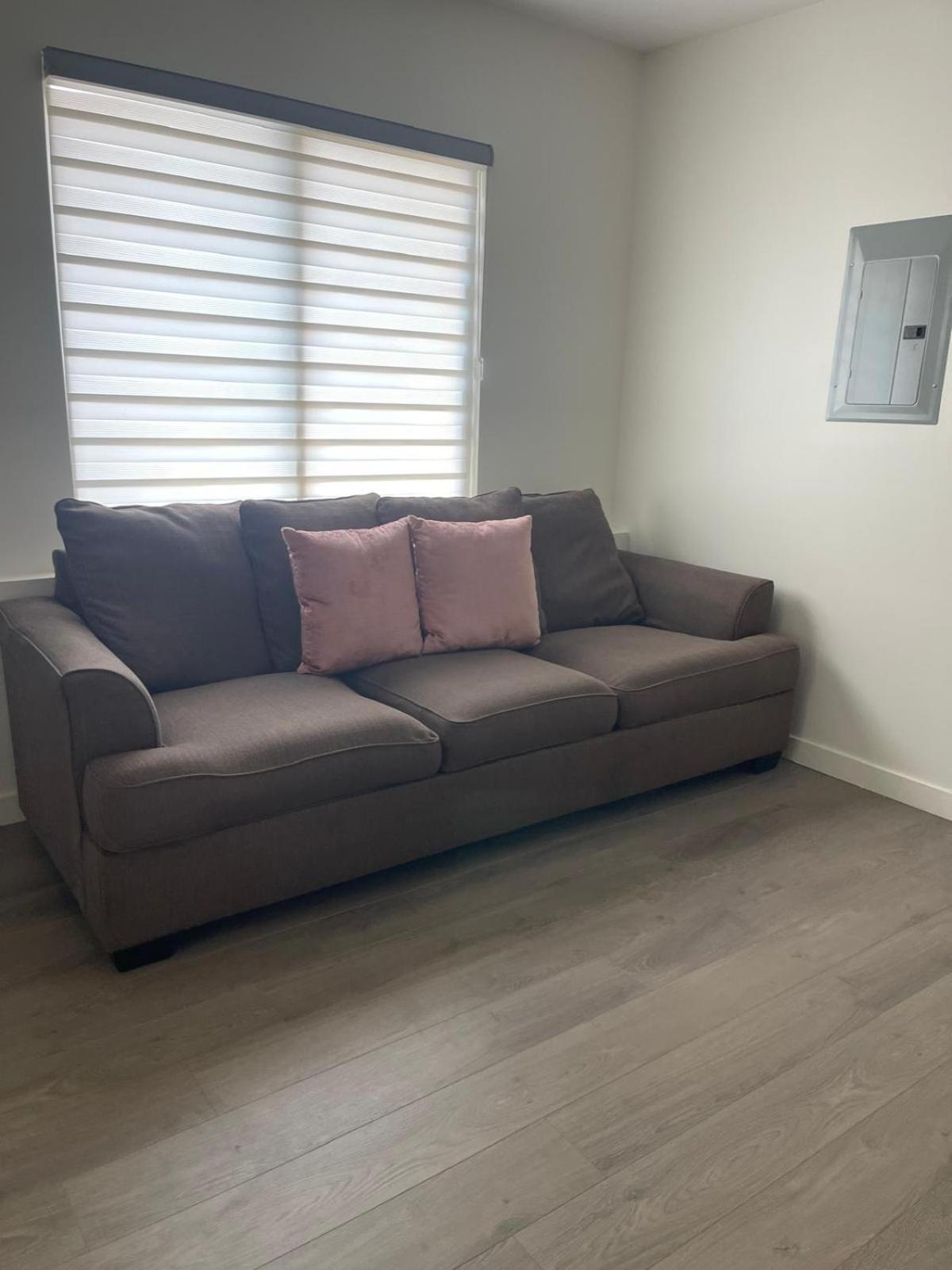 1 Bedroom 1 Bathroom Near Crypto Center * Los Angeles